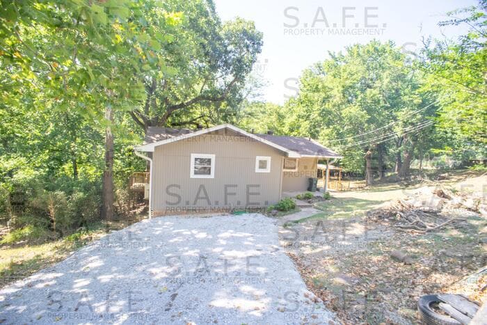 Primary Photo - 405 S Mashburn Ave