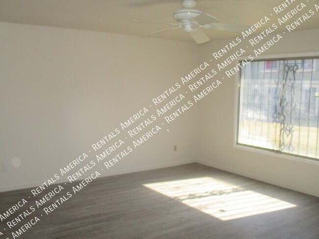 Foto del edificio - 2645 W Highland Ave