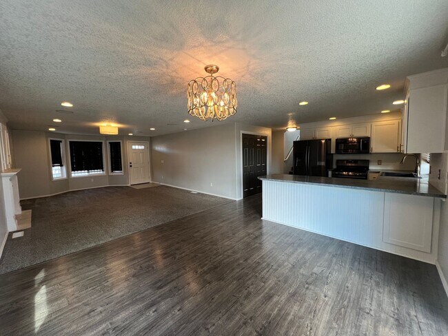 Foto del edificio - Beautifully Updated Home in Sage Point Sch...