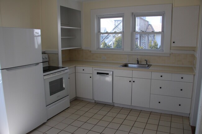 Comer en la cocina - 5 Allen Ct