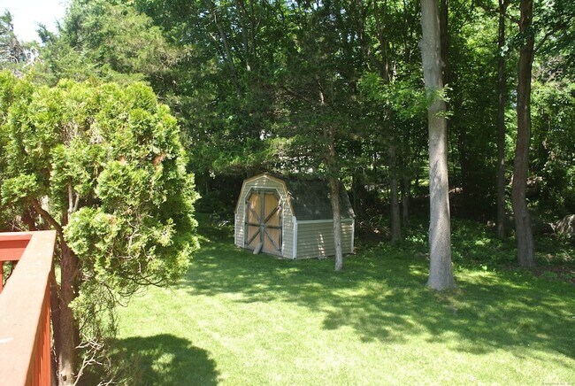 Foto del edificio - 302 Westwood Rd