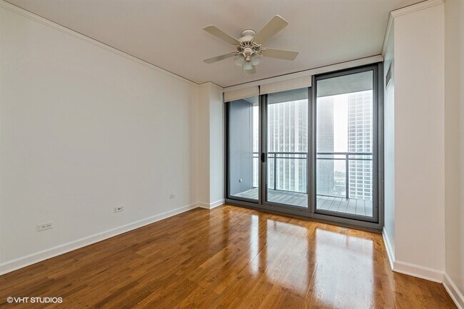 Building Photo - 450 E Waterside Dr