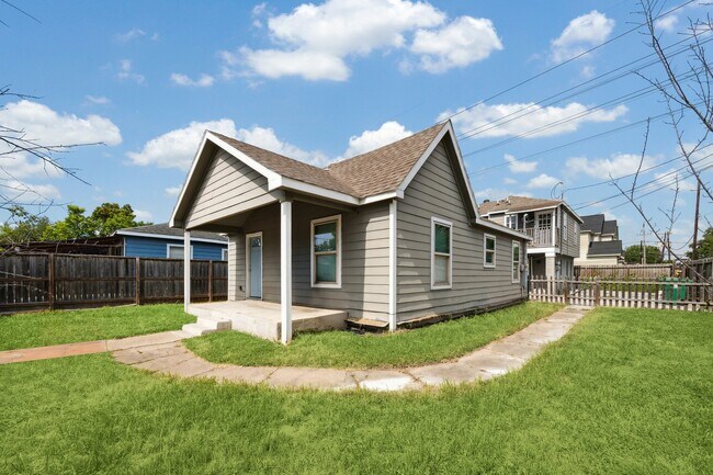 Building Photo - 2802 Hardy St