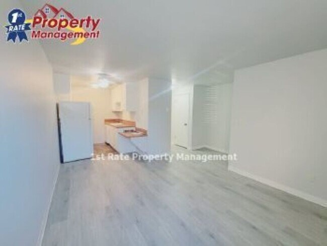 Foto del edificio - 1681 N Laurel St