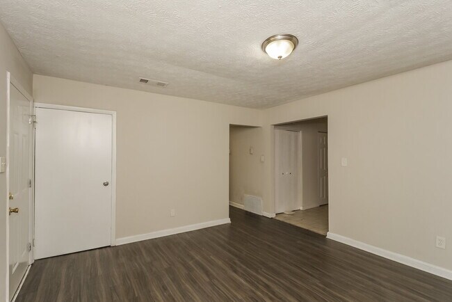 Foto del edificio - 599 Plainville Dr SW