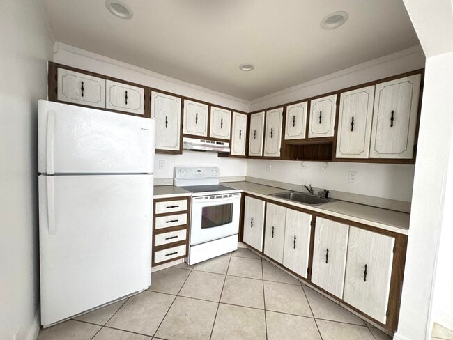 Building Photo - 80 Normandy Ln