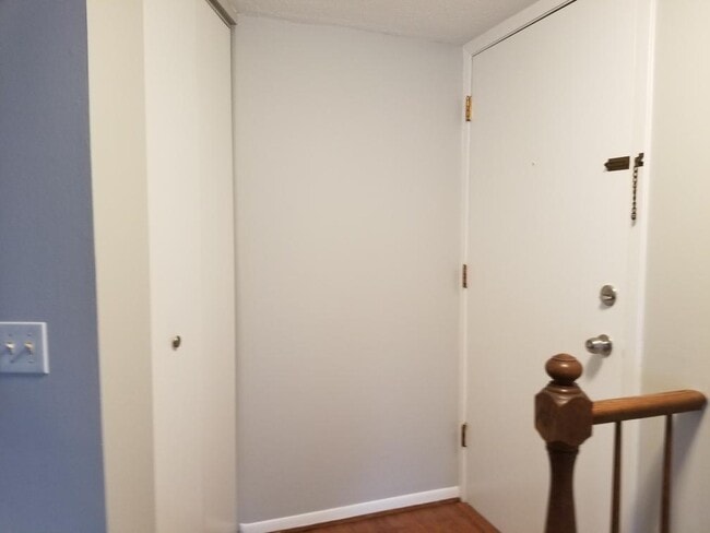 Building Photo - 1718 Lakecliffe Dr