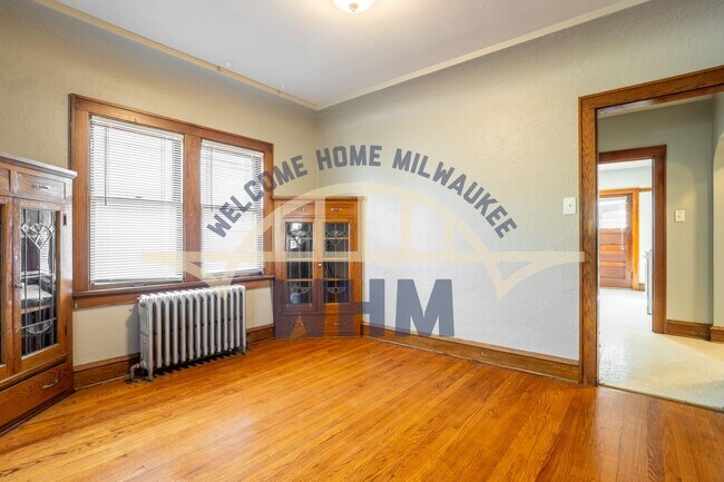 Building Photo - Welcome Home to this Cozy 2 Bedroom Upper ...
