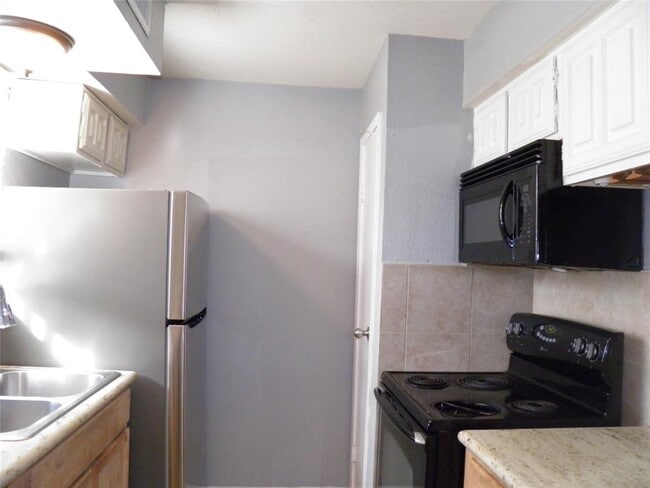 Building Photo - 6001 Reims Rd