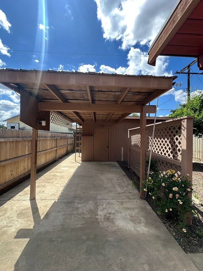 Building Photo - Spacious SE Visalia home coming soon!