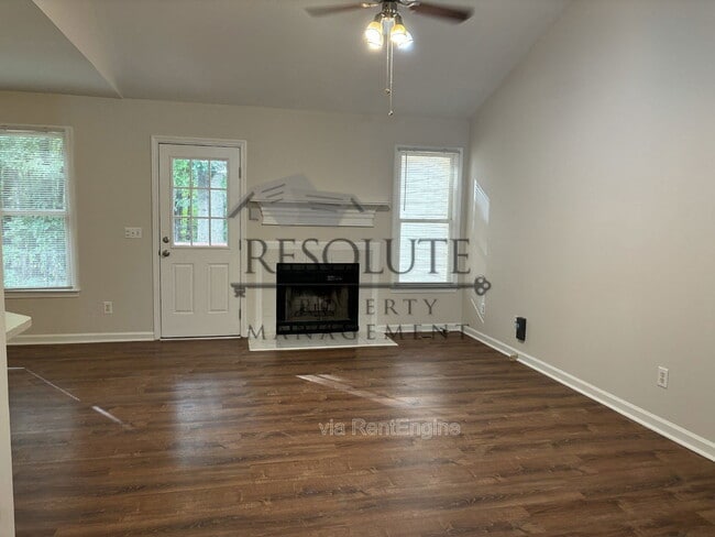 Foto del edificio - 928 Amersham Ln