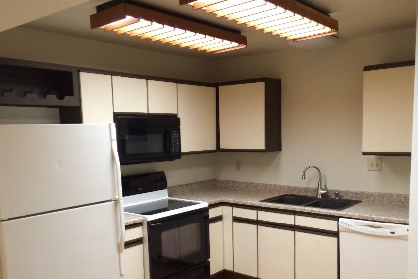 Kitchen - 1126 W Elliot Rd
