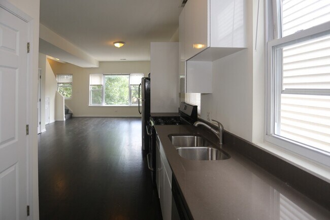 Foto del edificio - 2438 N Ashland Ave