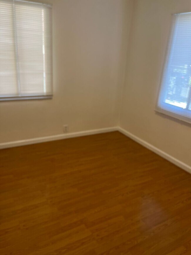 Building Photo - 619 E Ladera St