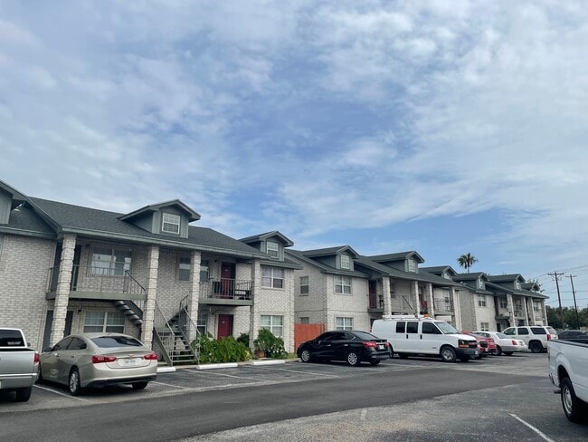 Building Photo - “West Oak Apartments – Large 1 & 2-Bedroom Homes Near Everything!”