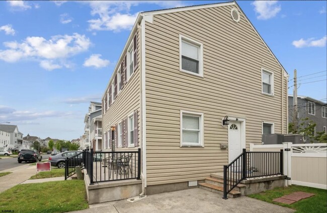 Building Photo - 303 N Wilson Ave
