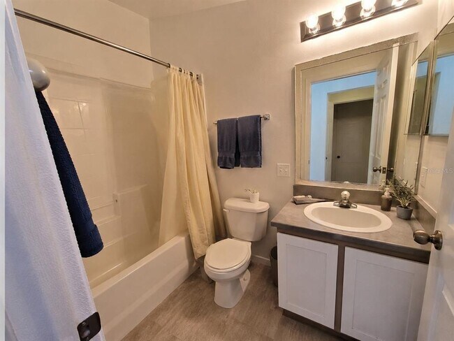 Foto del edificio - 944 Lockbreeze Dr