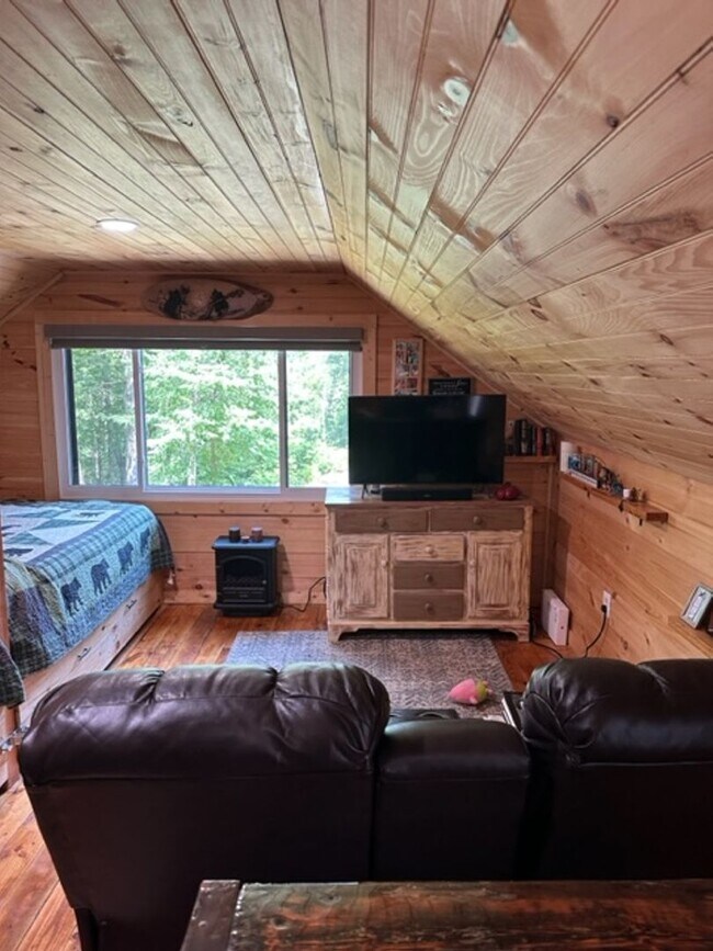 Building Photo - Black Mountain Studio Loft Cottage-All Uti...