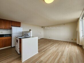 Building Photo - 1060 Kamehameha Hwy