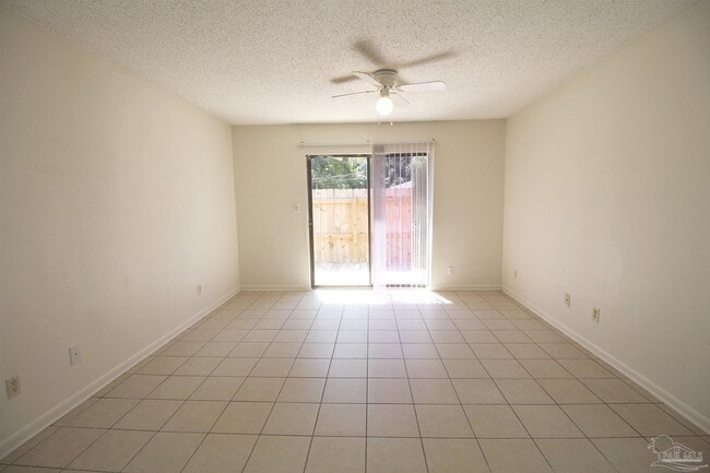 Foto del edificio - 5205 Charbar Dr
