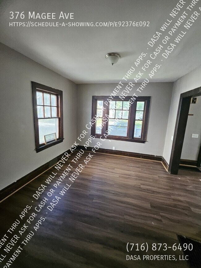 Foto del edificio - 376 Magee Ave