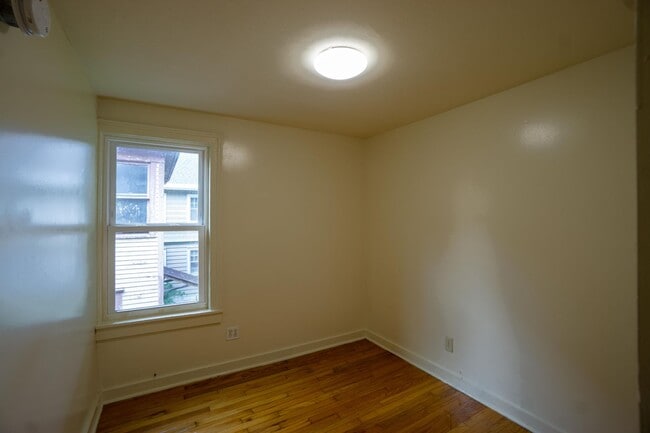 Foto del edificio - Available 7/1/26 Back Upper Deck Overlooki...