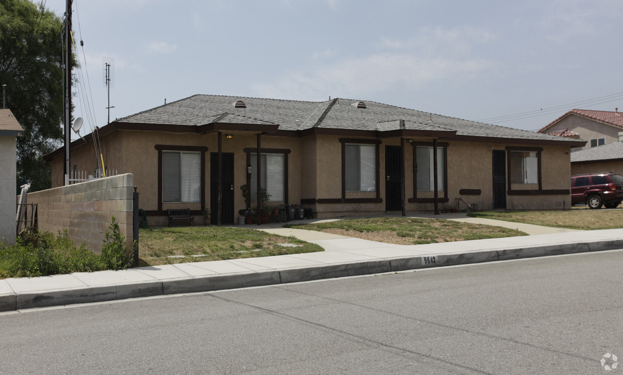Primary Photo - Vista View Apartments