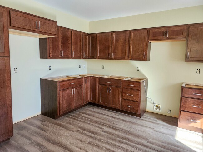 Foto del edificio - 1323 W Main St