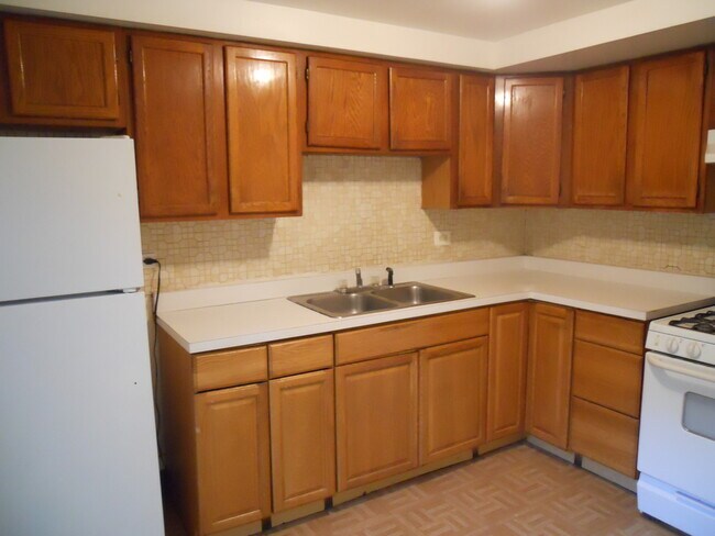 Building Photo - 2200 Morningside Cir