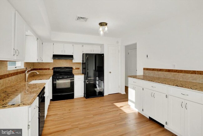 Foto del edificio - 5400 Curly Hill Rd