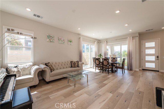 Building Photo - 141 Rondo