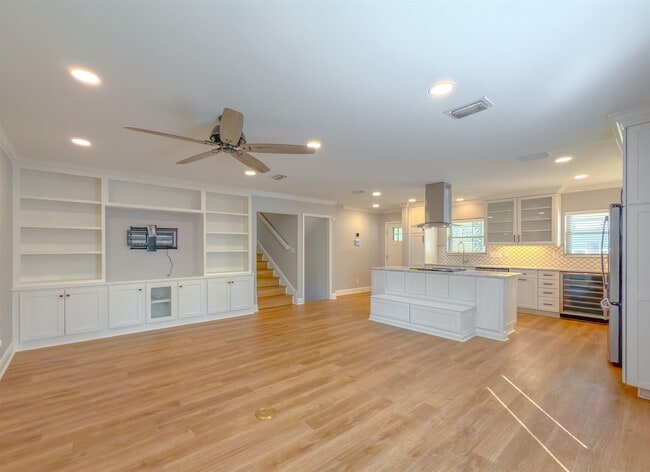 Building Photo - 810 Devon Dr
