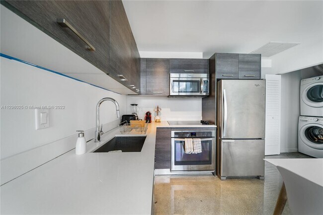 Foto del edificio - 151 SE 1st St