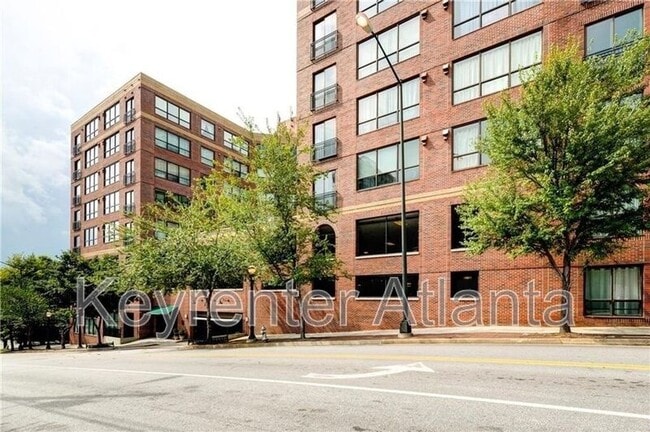 Building Photo - 115 W Peachtree Pl NW