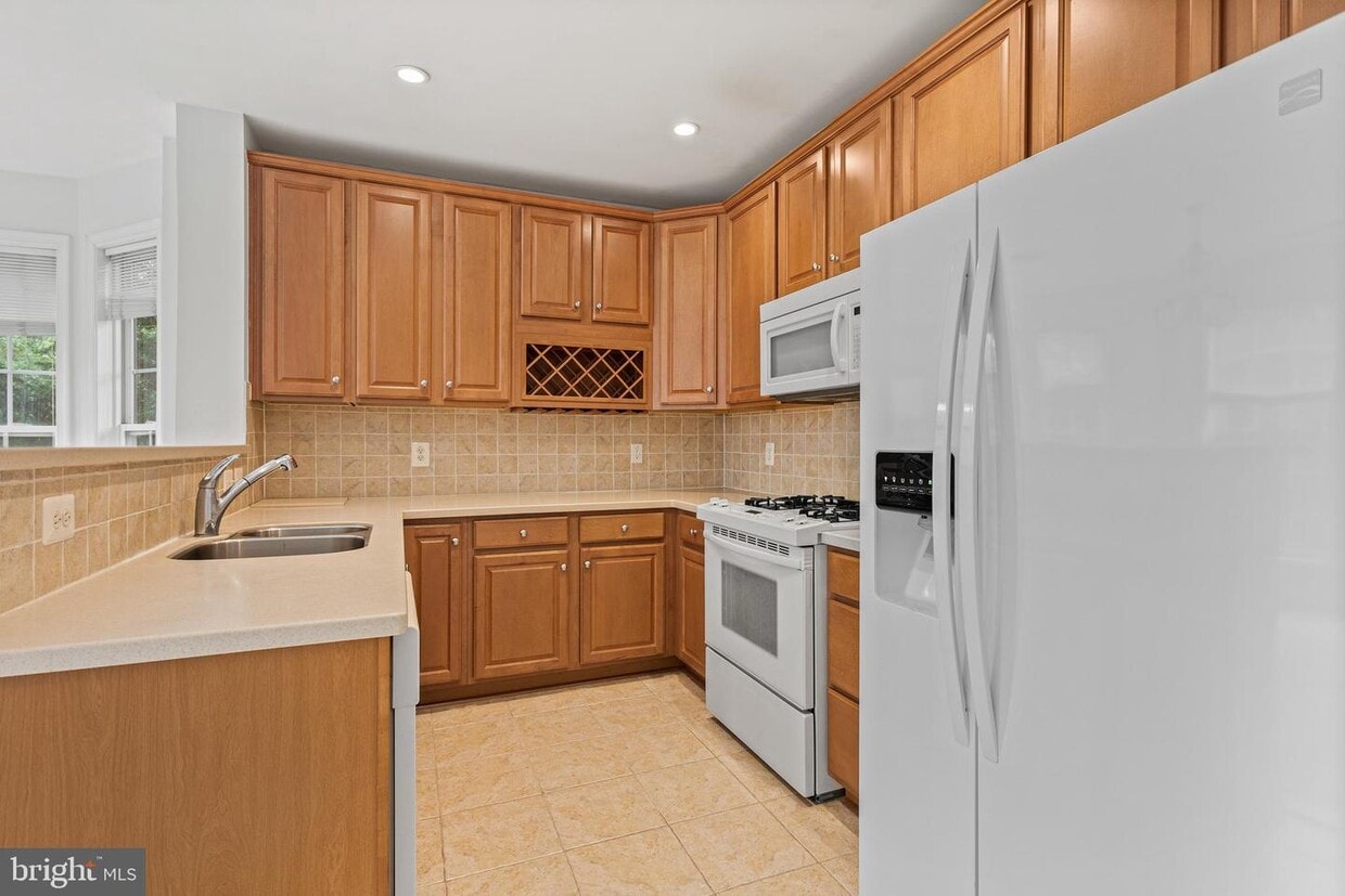 1002 Elmcroft Blvd Unit 203, Rockville, MD 20850 Room for Rent in