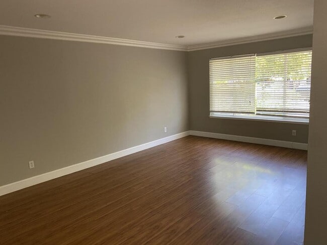 Building Photo - 6034 Centurion Cir