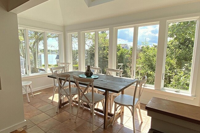 Building Photo - 13 Railway Blf