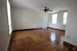 Building Photo - 904 Possum Trot St