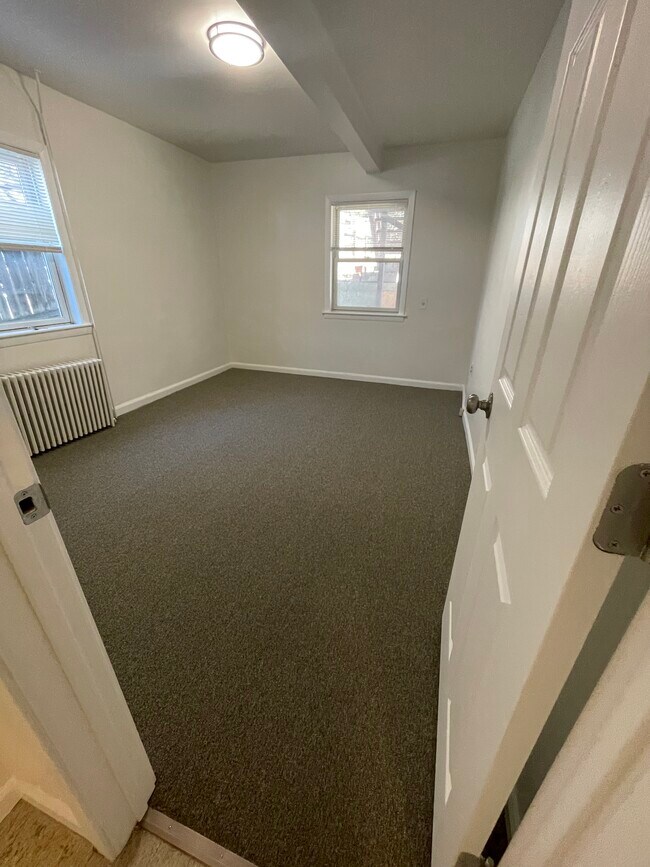 Dormitorio 1 aproximadamente 16 x 11 pies - 62 John St