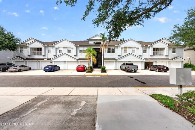 Foto del edificio - 7047 Deer Lodge Cir
