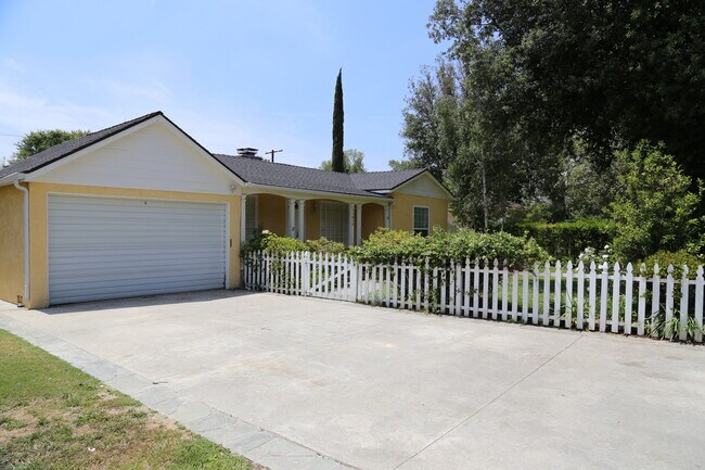 Building Photo - 11814 Hesby St