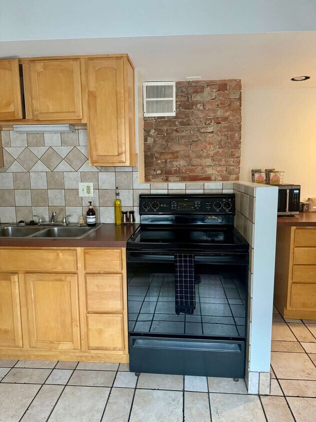 Foto principal - 1235 Highland St