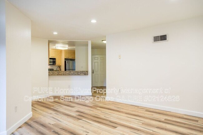 Building Photo - 7415 Charmant Dr