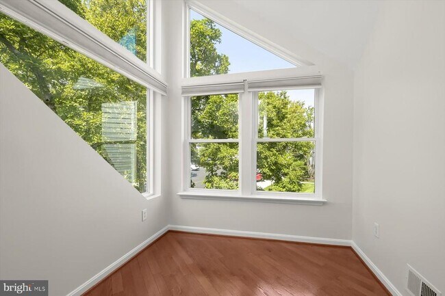 Foto del edificio - 7758 Mayfair Cir