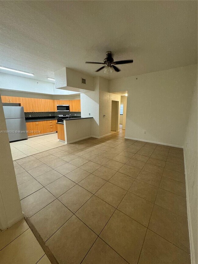 Building Photo - 2851 Riverside Dr