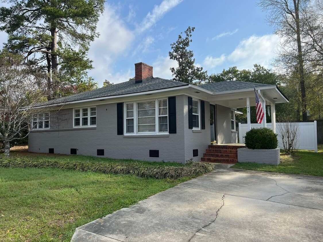 Main photo - 1014 Beverly Dr