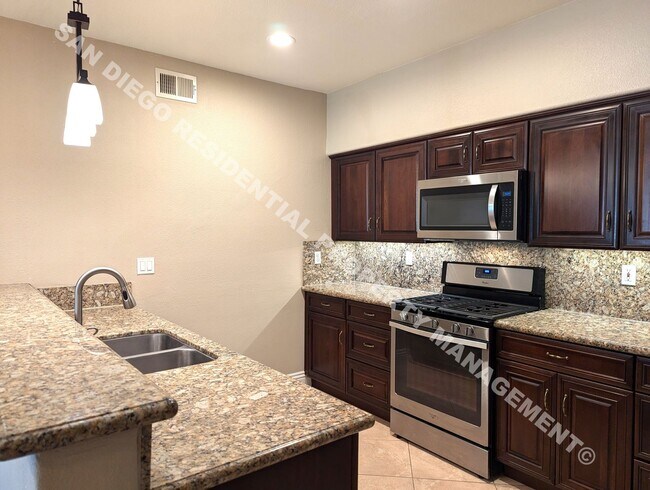 Foto del edificio - Elegant 2 Bedroom 2 Bath Condo in the Gate...