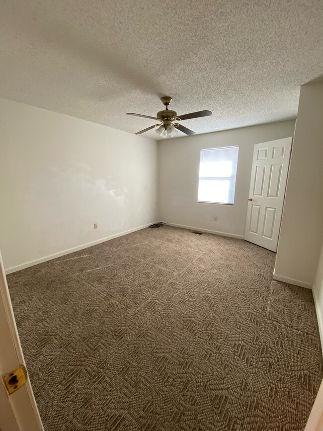 Building Photo - 1010 Jane Dr