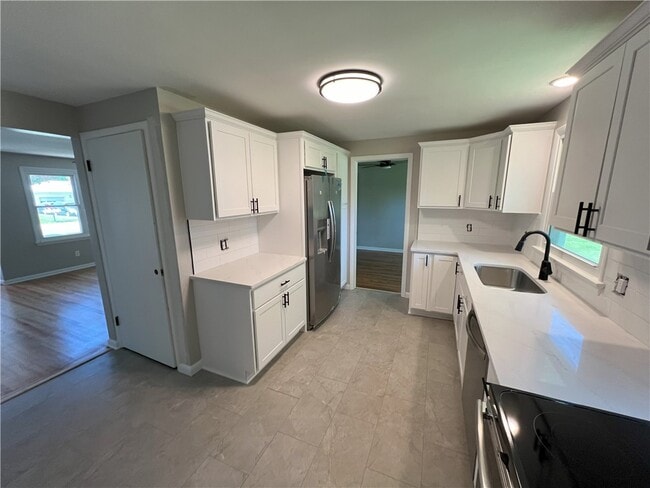 Building Photo - 120 Sunnyside Dr