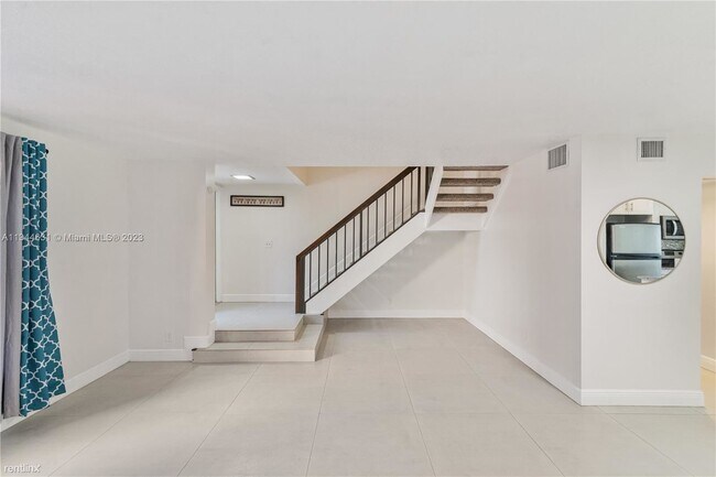 Foto del edificio - 3 br, 2.5 bath Townhome - 1660 W Golfview ...
